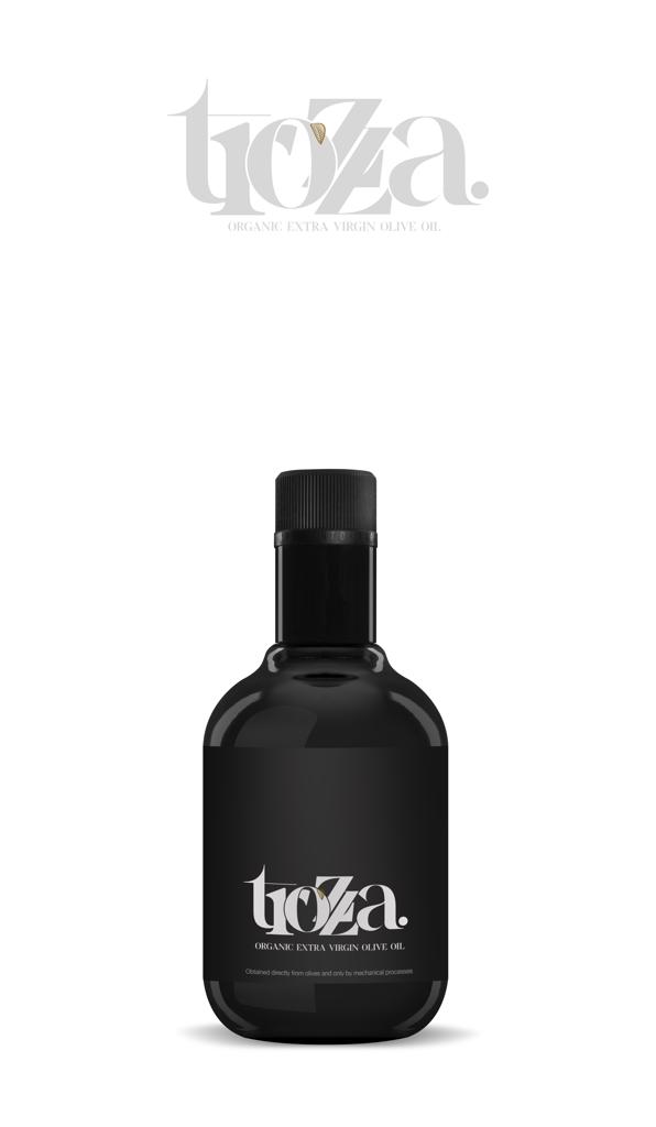 Product image - Extra virgin olive oil bottled in 500 ml & 250 ml. Cold pressed. It is a very  harmonious, very balanced and fruity oil, not  very bitter with a flavor reminiscent of fresh  almonds. Four gold medals obtained in USA, Canada, Japan and London in 2021.
